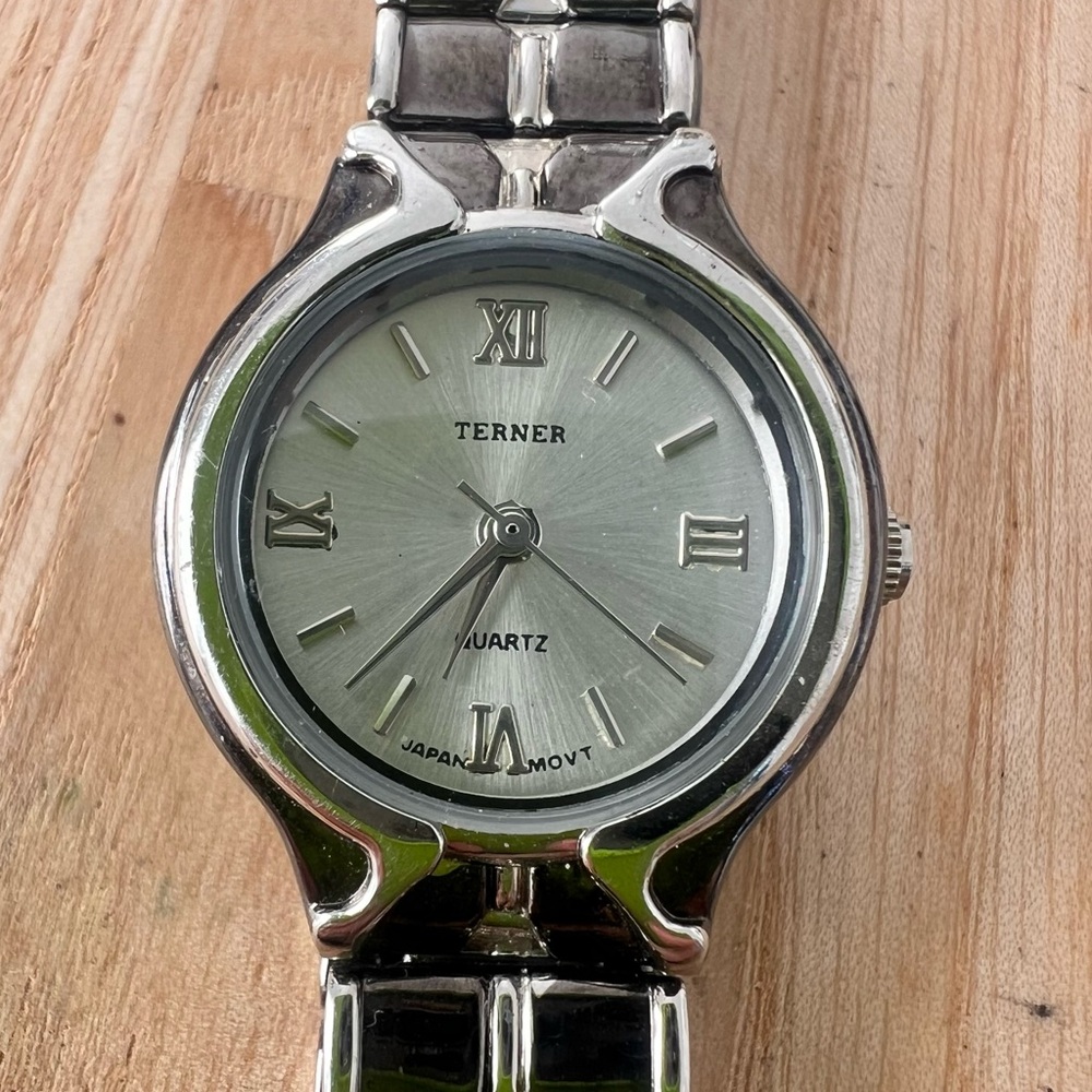 Bijoux Terner ladies silver tone gray dress watch NEW BATTERY